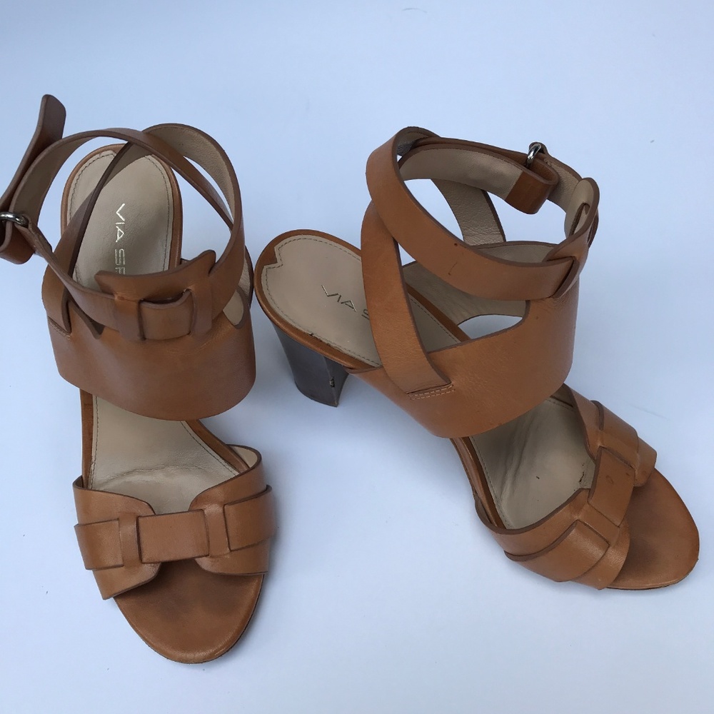 Beautiful Via Spiga Leather high heel sandals
